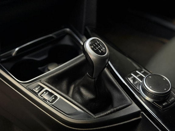 BMW 318d 12 of 21