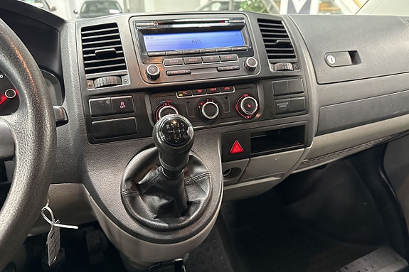 Volkswagen Caravelle 12 of 18