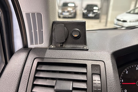 Volkswagen Caravelle 10 of 18