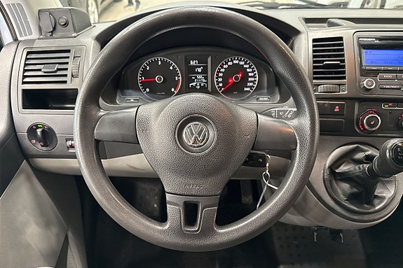 Volkswagen Caravelle 9 of 18