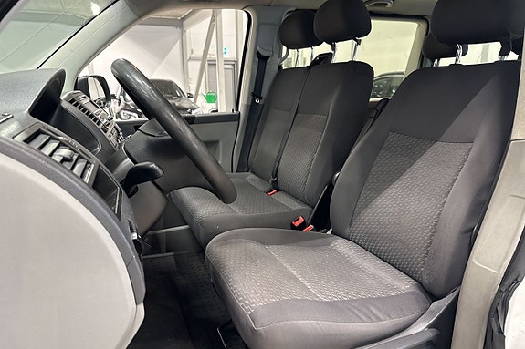 Volkswagen Caravelle 13 of 18
