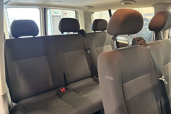 Volkswagen Caravelle 16 of 18