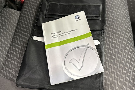 Volkswagen Caravelle 18 of 18