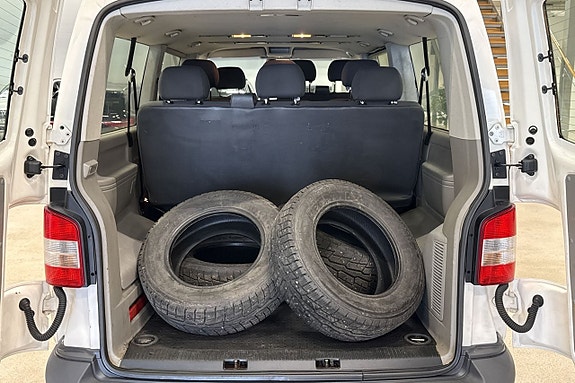 Volkswagen Caravelle 17 of 18