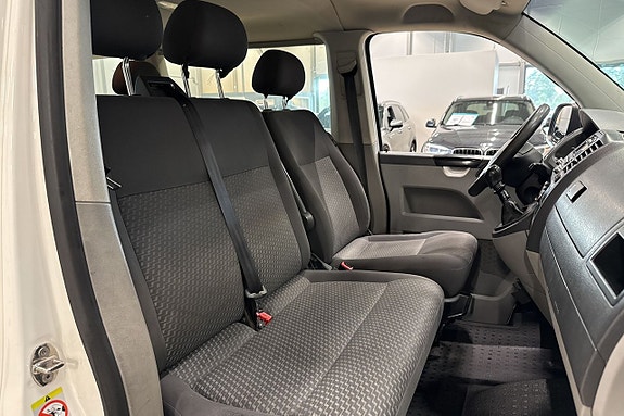 Volkswagen Caravelle 14 of 18