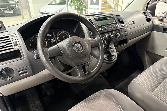 Volkswagen Caravelle 8 of 18