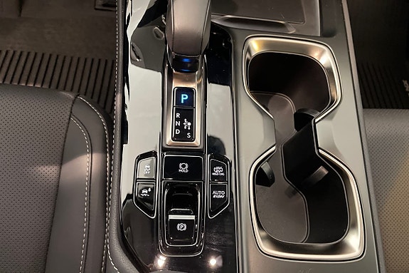 Lexus NX450h+ 19 of 25