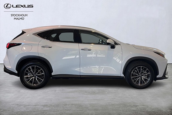 Lexus NX450h+ 16 of 25