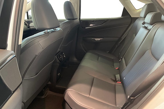 Lexus NX450h+ 11 of 25