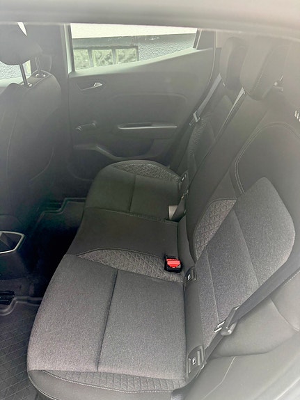Renault Clio 8 of 10