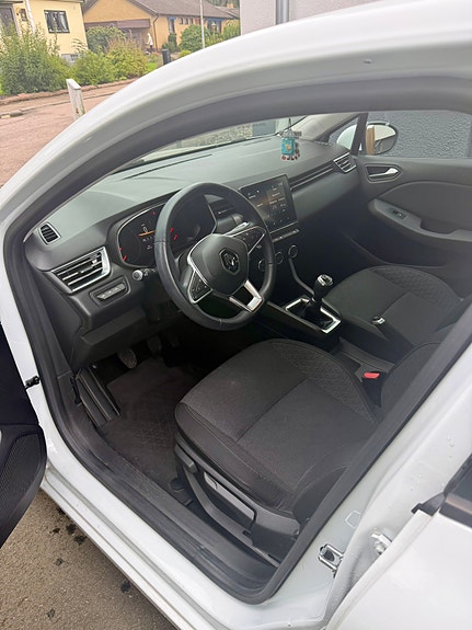 Renault Clio 6 of 10
