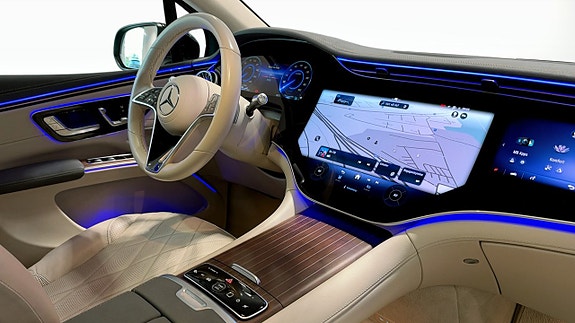 Mercedes-Benz EQS450 SUV 16 of 22