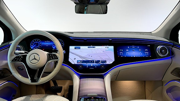 Mercedes-Benz EQS450 SUV 17 of 22