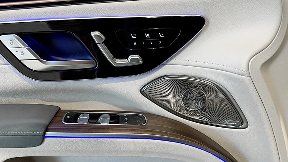 Mercedes-Benz EQS450 SUV 14 of 22
