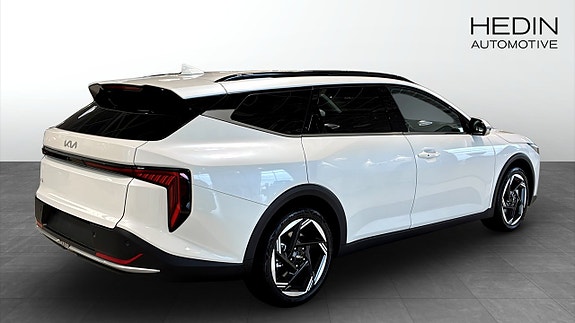 Kia K4 2 of 9