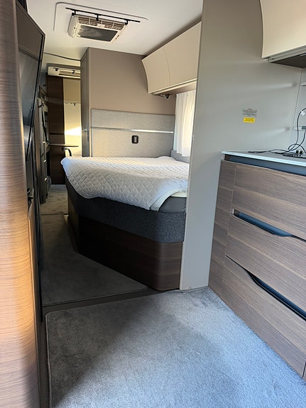 Adria Mobil alpina 763 UK 2 of 10