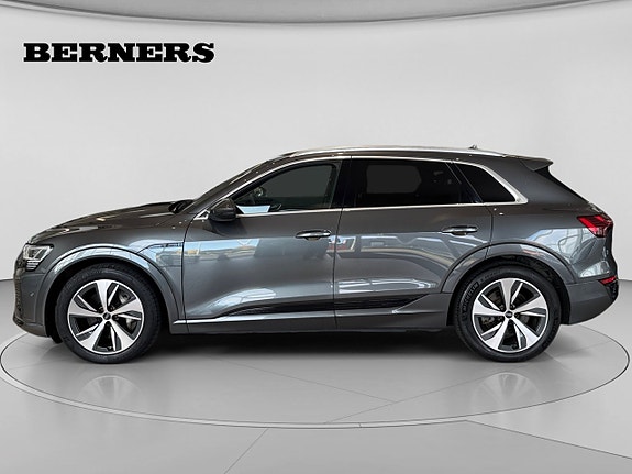 Audi Q8 2 of 11