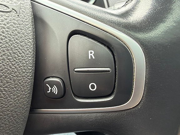 Renault Clio 17 of 18