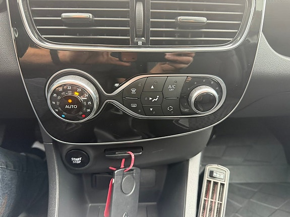 Renault Clio 14 of 18
