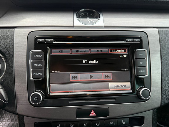 Volkswagen Passat 12 of 19