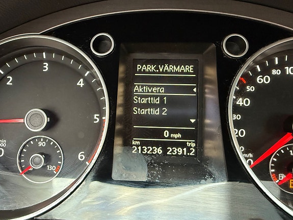 Volkswagen Passat 13 of 19