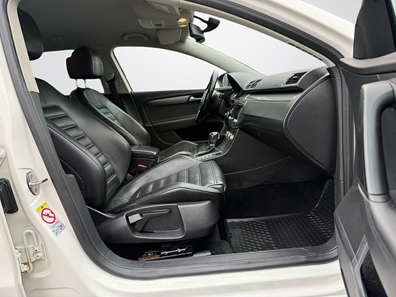 Volkswagen Passat 16 of 19