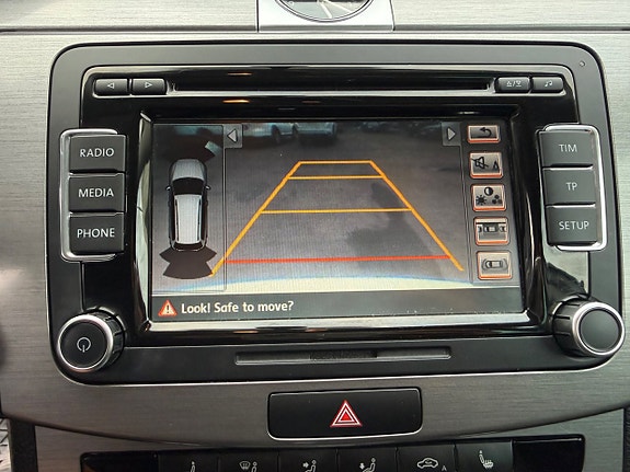 Volkswagen Passat 10 of 19