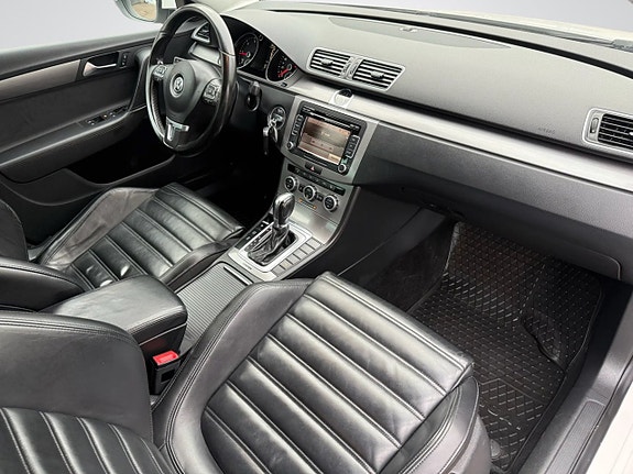 Volkswagen Passat 17 of 19