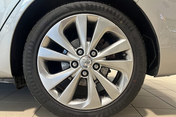 Toyota Auris 5 of 10