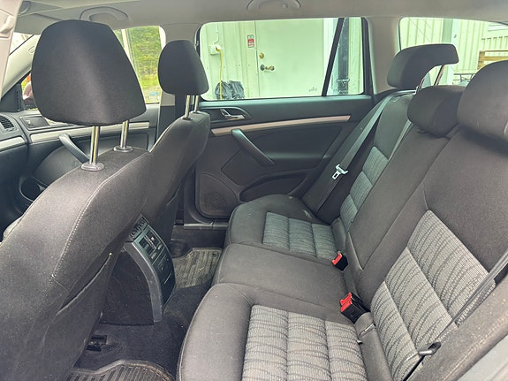 Skoda Octavia 2 of 4