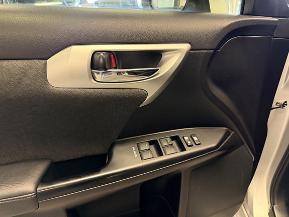 Lexus CT200h 9 of 27