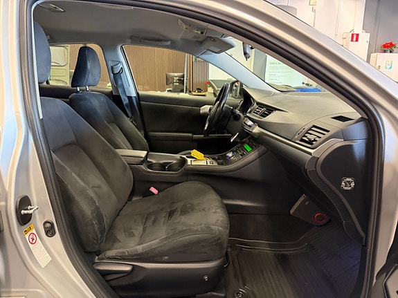Lexus CT200h 20 of 27