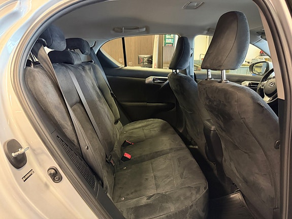 Lexus CT200h 25 of 27