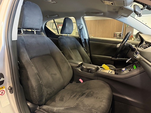 Lexus CT200h 24 of 27