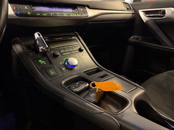 Lexus CT200h 15 of 27