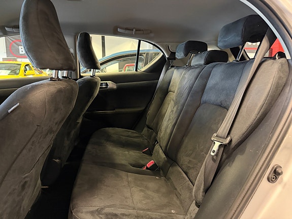 Lexus CT200h 26 of 27