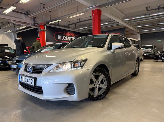 Lexus CT200h 2 of 27