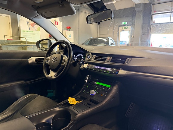 Lexus CT200h 21 of 27
