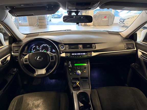 Lexus CT200h 23 of 27