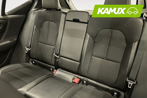 Volvo XC40 14 of 26