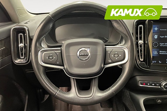 Volvo XC40 13 of 26