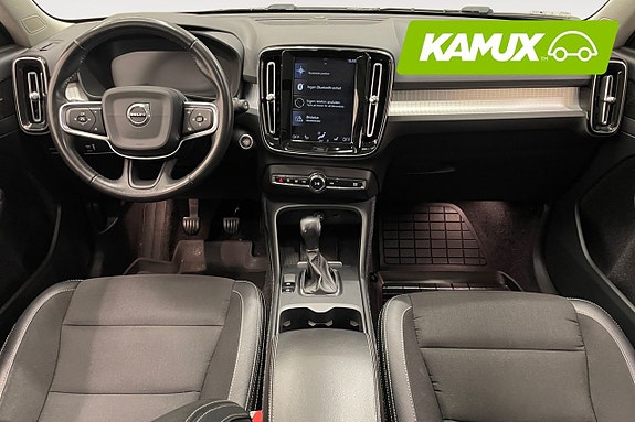 Volvo XC40 10 of 26