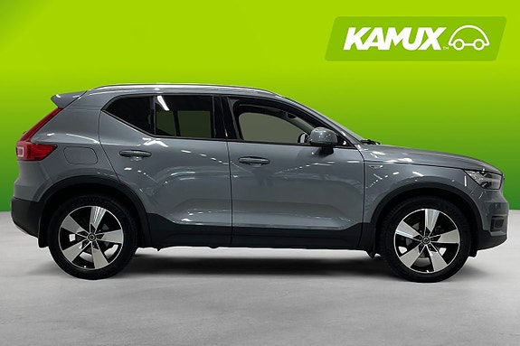 Volvo XC40 2 of 26