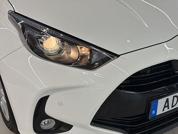Toyota Yaris 18 of 22