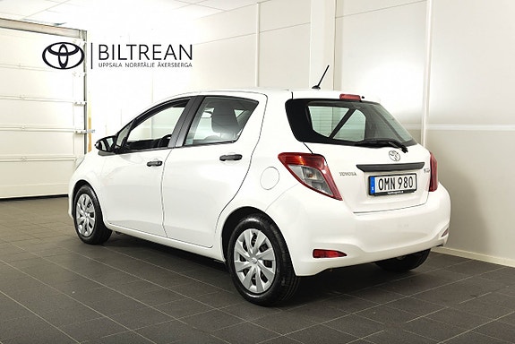 Toyota Yaris 3 of 11