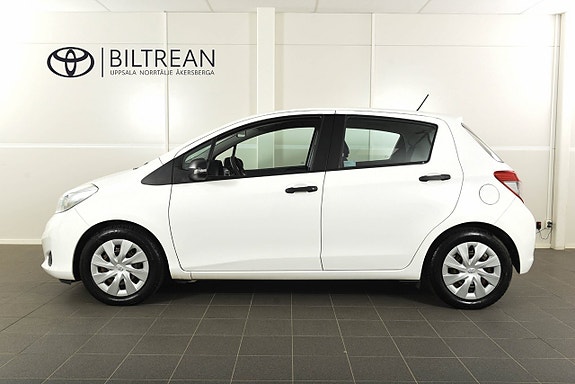 Toyota Yaris 2 of 11