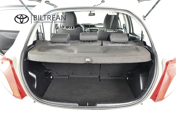 Toyota Yaris 7 of 11