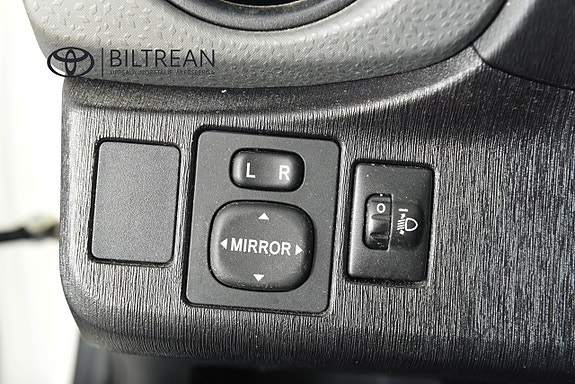 Toyota Yaris 11 of 11