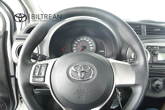 Toyota Yaris 8 of 11