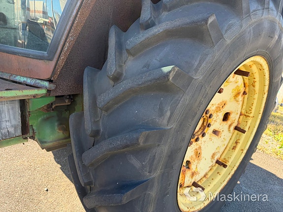Traktor John Deere 3040 MFWD 15 of 27